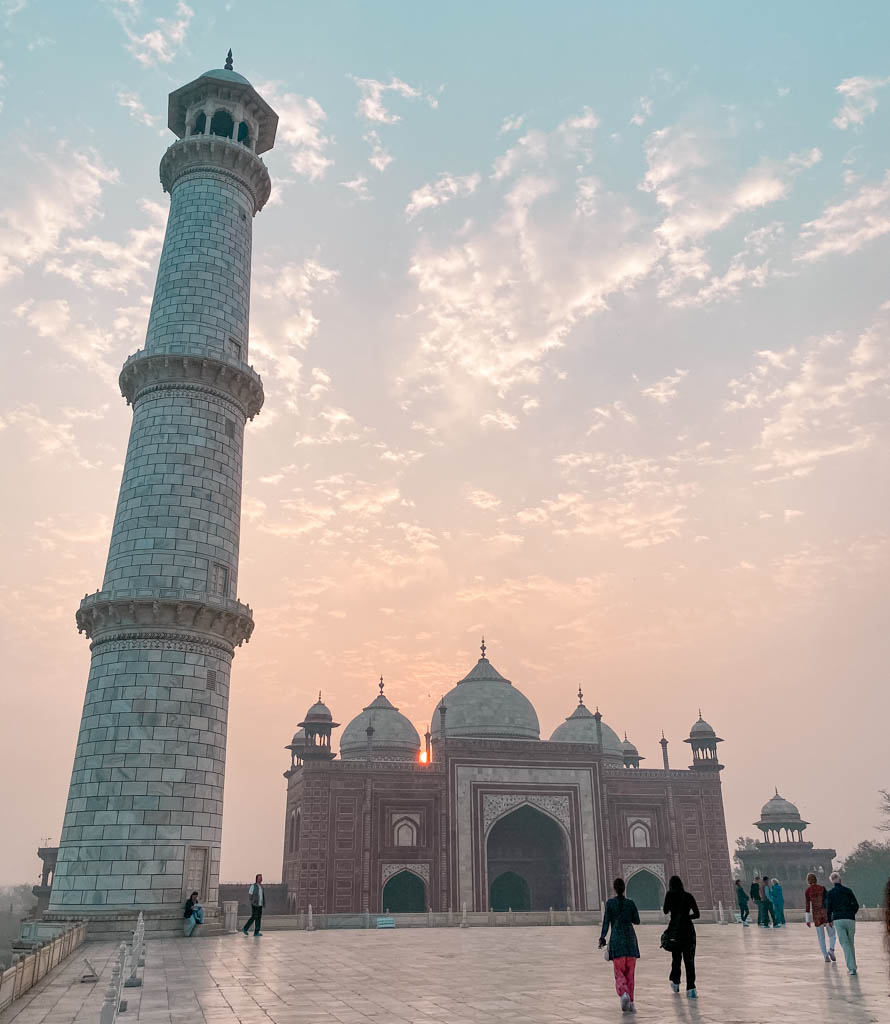 Mesquita ao lado do Taj Mahal