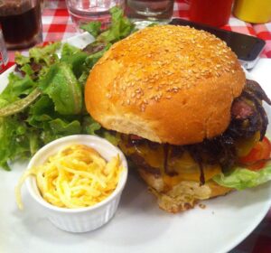 Schwartz’s – dica de hamburguer gigante em Paris