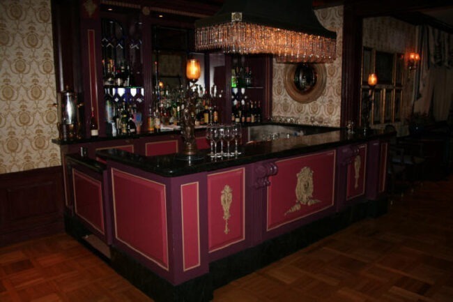 O famoso bar, de onde saem os drinks do Dr. Lee