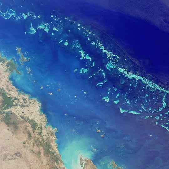 Foto espacial da barreira de corais. Pode ser vista do espaço. 