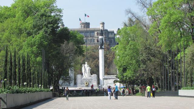 Chegando no Bosque de Chapultepec pelo Paseo de la Reforma