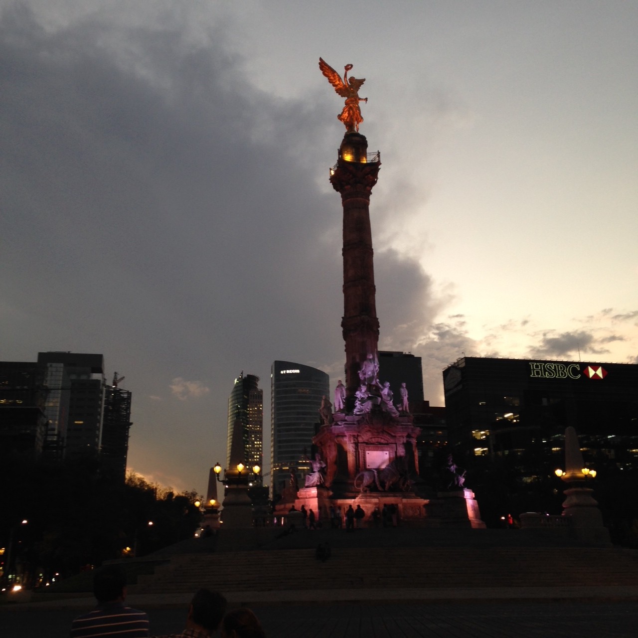 O passeio a pé pela avenida Reforma rendeu belas fotos do entardecer