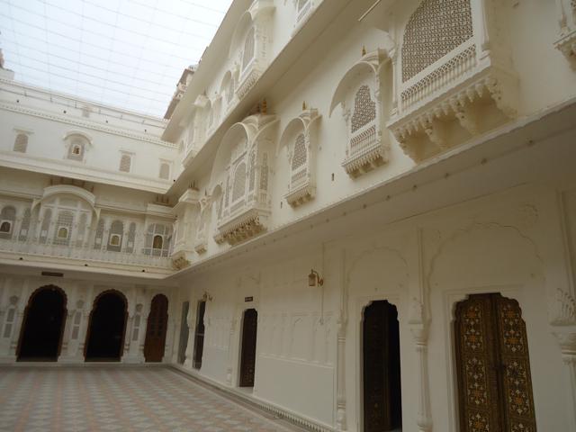 Um dos pátios internos do palácio