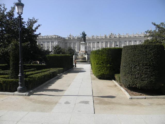 Plaza de oriente com o palacio ao fundo