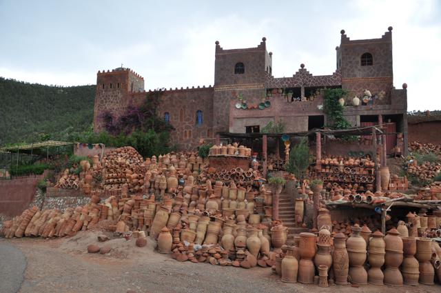 Vimos algumas "fábricas" de cerâmica que produzem para serem vendidas nos souks em Marrakech