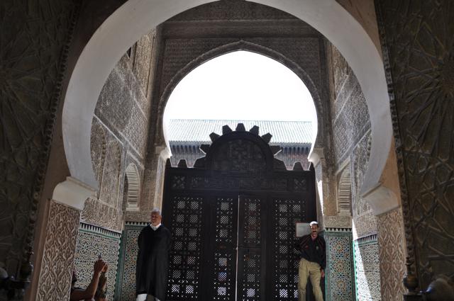 A entrada da Medersa, uma jóia escondida entre as barraquinhas da Medina