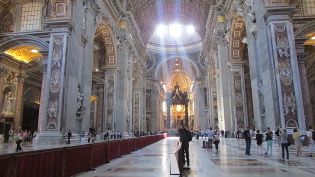 O interior da basílica
