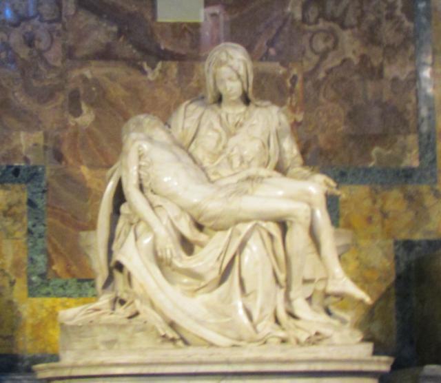 Pietá, célebre obra de Michelangelo, pode ser vista na Basílica de São Pedro