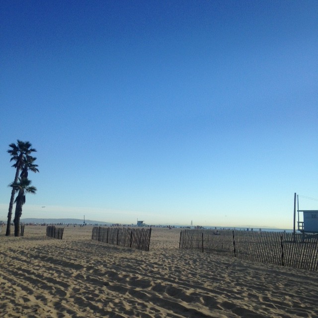 A praia no caminho de Santa Monica para Venice