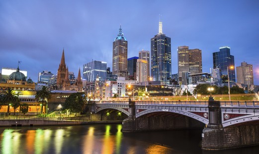 O CBD iluminado na paisagem de Melbourne. (Foto: acumen.edu.au)