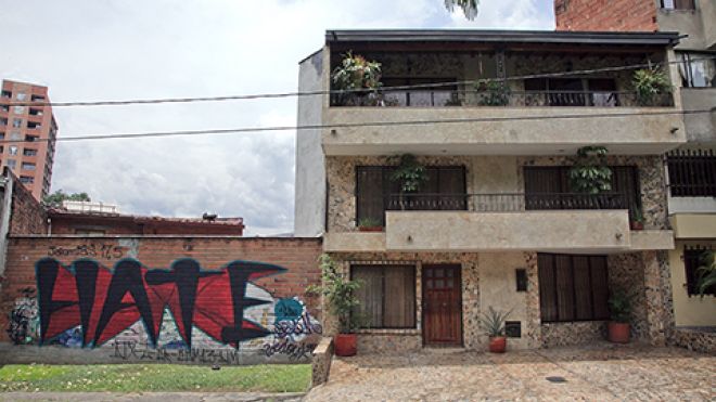 A humilde casa onde Pablo Escobar morou (Imagem: reprodução)