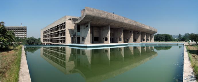 Prédio da Assembléia, desenhado por Le Corbusier (Imagem: Wikimedia Commons)