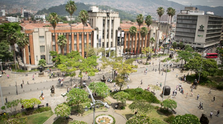 Plaza Botero com o Centro Cultural ao fundo