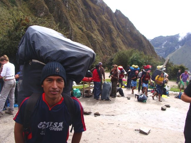 Carregador de bagagens na Trilha Inca