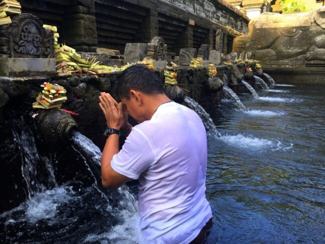Pura Tirta Empul, o templo da água em Bali