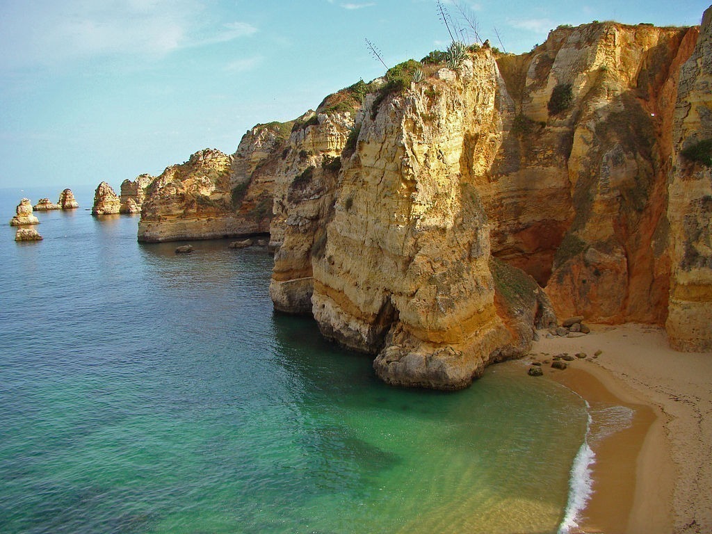 Praia de Dona Ana no Algarve, em Portugal