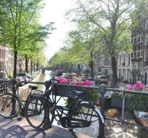 Como ir do aeroporto de Amsterdam ao centro da cidade