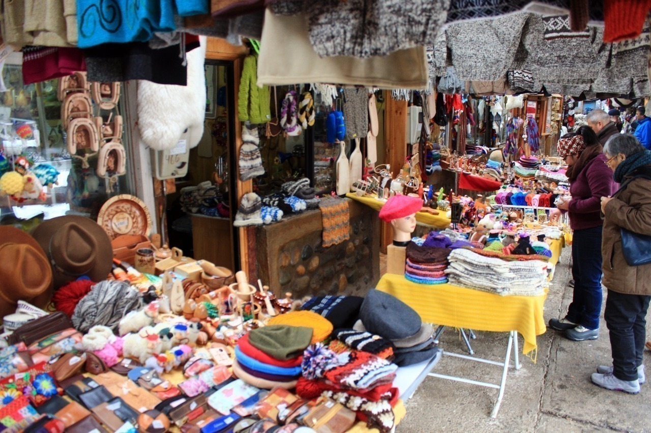 Loja de feirinha de artesanato no Chile. 