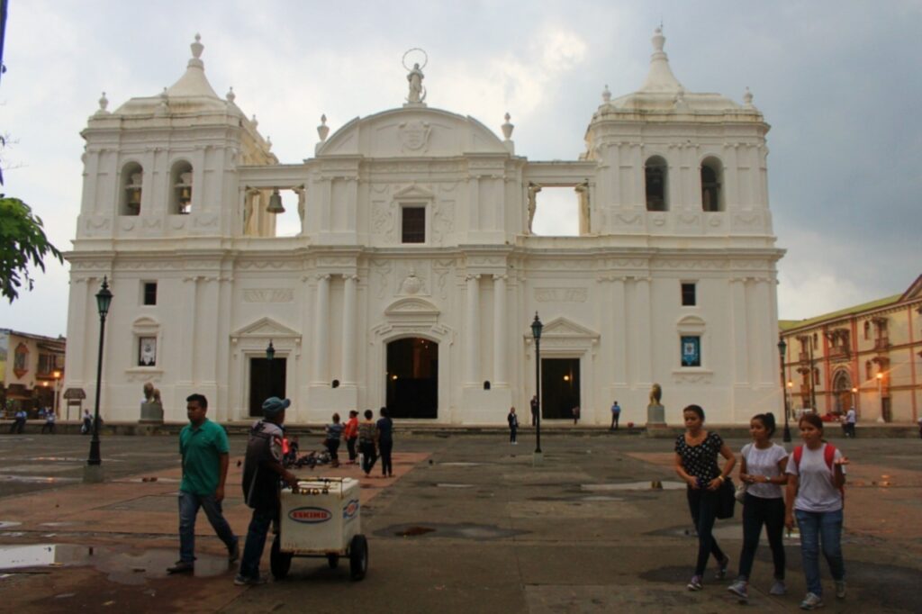 6 - A Catedral de León é um dos grandes marcos da cidade