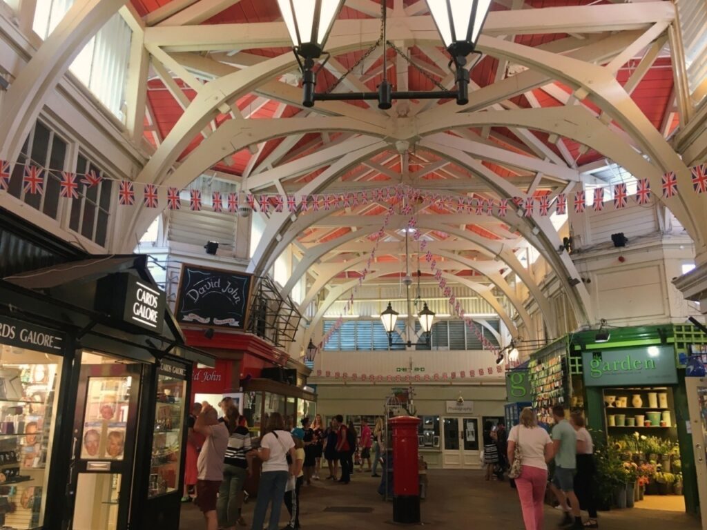 Lado de dentro do Covered Market em Oxford
