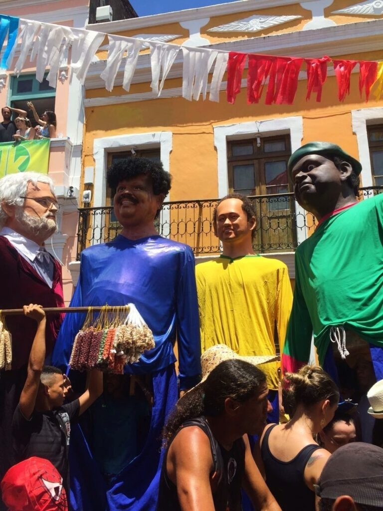 Nas ruas de Olinda, estão destacados 4 bonecos: o de Jô Soares, Tim Maia, Neymar e Mussum.