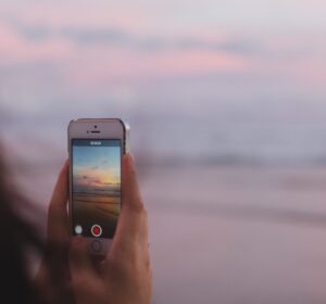 Cinco perfis no Instagram para te inspirar a viajar sozinha