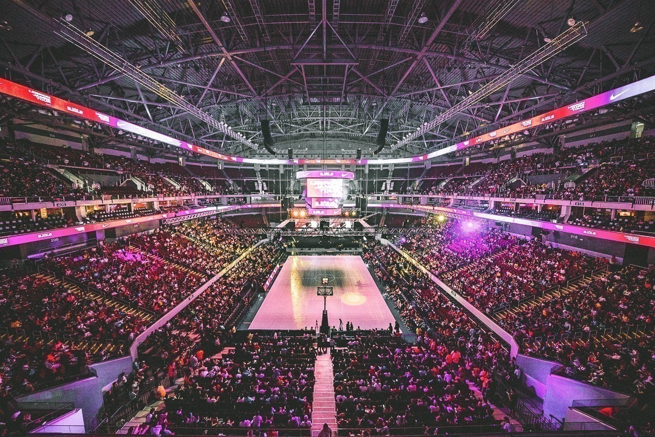 Arena do campeão da NBA é atração para amantes do basquete