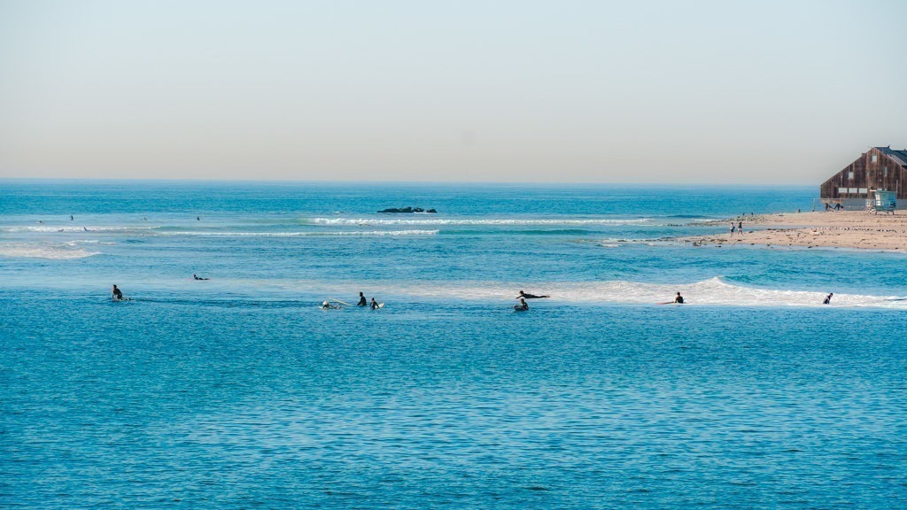 Surfistas em Malibu, na California. 