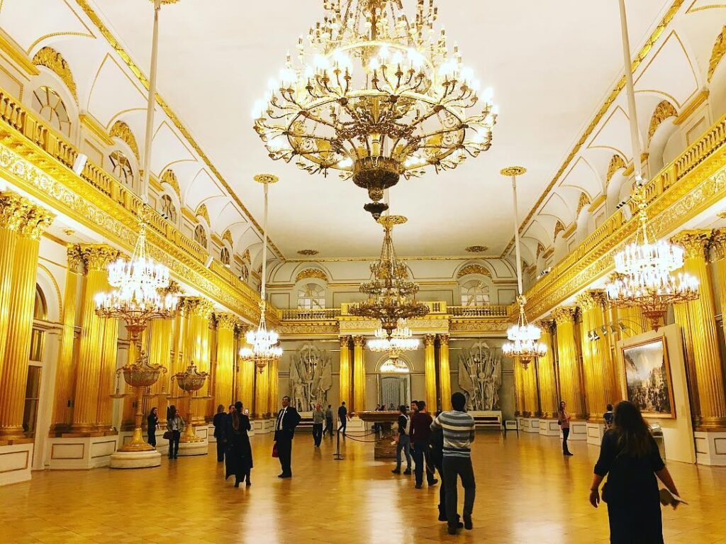O interior do museu Hermitage, em São Petesburgo