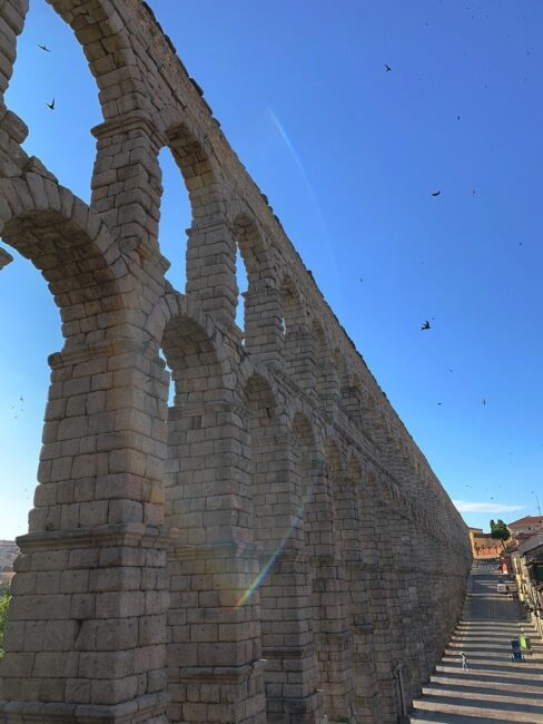 Aqueduto de Segovia durante o dia