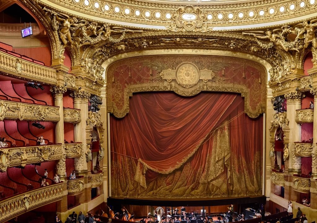 Vista do palco e da platéia da famosa Opera Garnier
