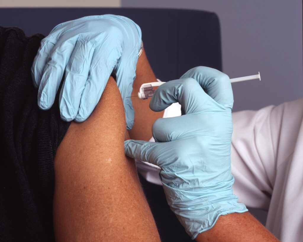 Algumas vacinas podem ser obrigatórias para atestar a saúde em viagem