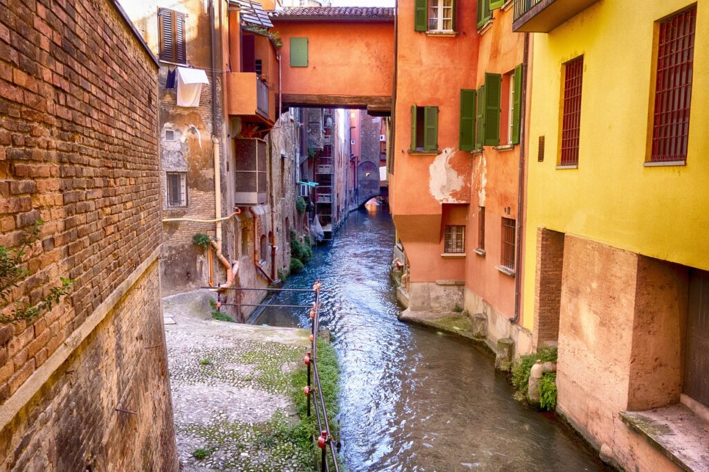 Pequena Veneza, em Bolonha, Itália